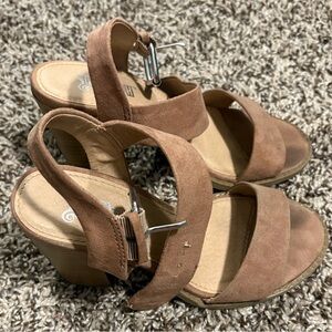 Brash Heels - Size 5W